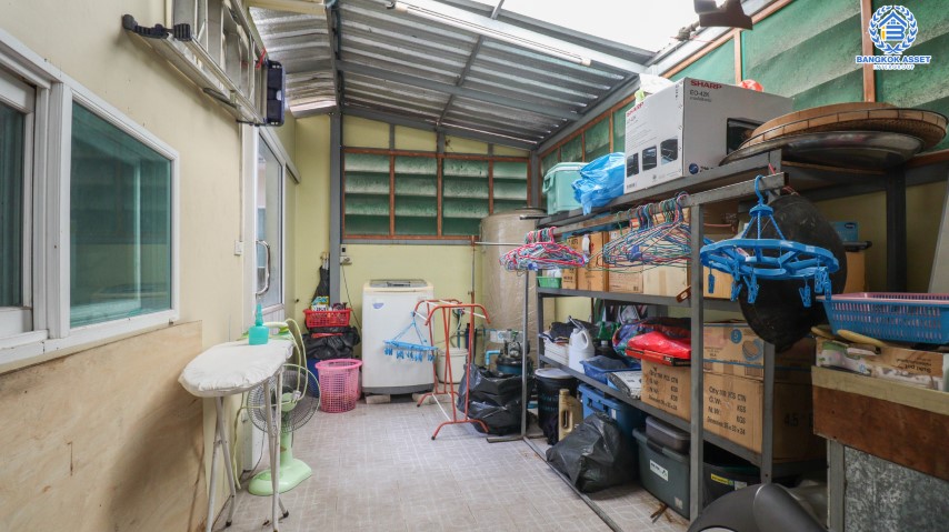 *****บ้านเดี่ยวมือสองย่านปทุมธานี ม.ศุภาลัยวิลล์ ศรีสมาน-ปทุมธานี บนเนื้อที่ 53.1 ตร.ว. พื้นที่ใช้สอย 170 ตร.ม. ฟังก์ชัน 4 ห้องนอน 3 ห้องน้ำ 2 ที่จอดรถ บ้านสวยราคานี้หาที่ไหน!! 15 นาทีก็ถึงโรบินสันศรีสมาน และทางด่วน "ศรีสมาน" จองเลย!